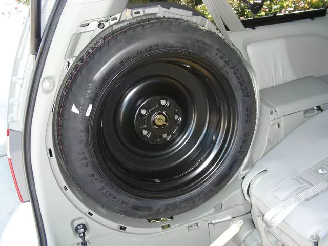 2007 honda odyssey spare tire location 1